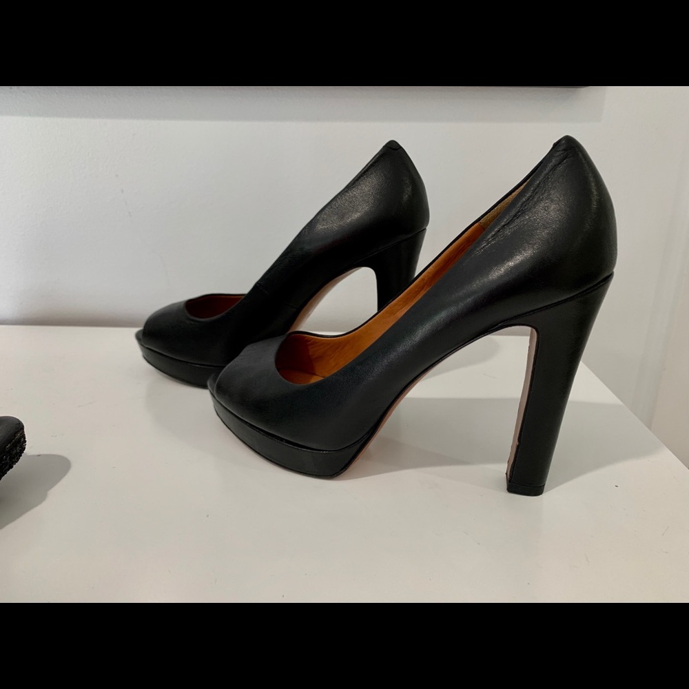 Black leather platform pumps